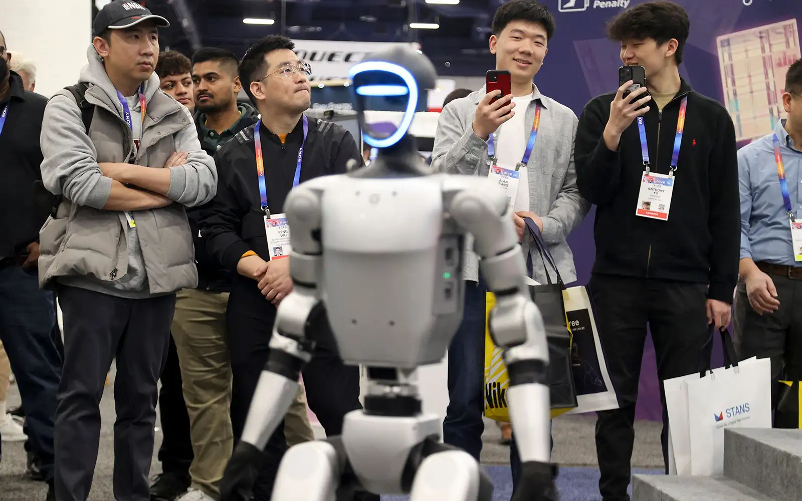 AI vs Human Intelligence: Will Robots Replace Humans?